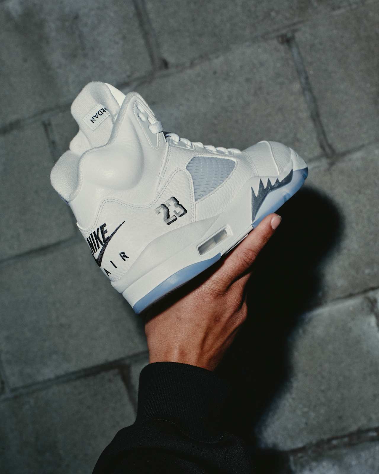 NIKE公式】エア ジョーダン 5 レトロ OG 'White and Metallic Silver